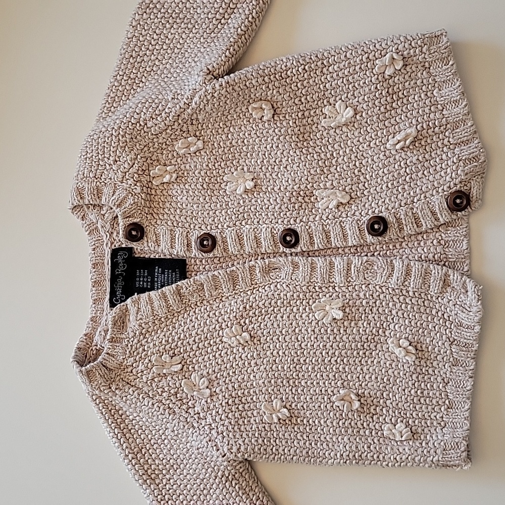 100% cotton knitted baby cardigan with flower details and wooden buttons